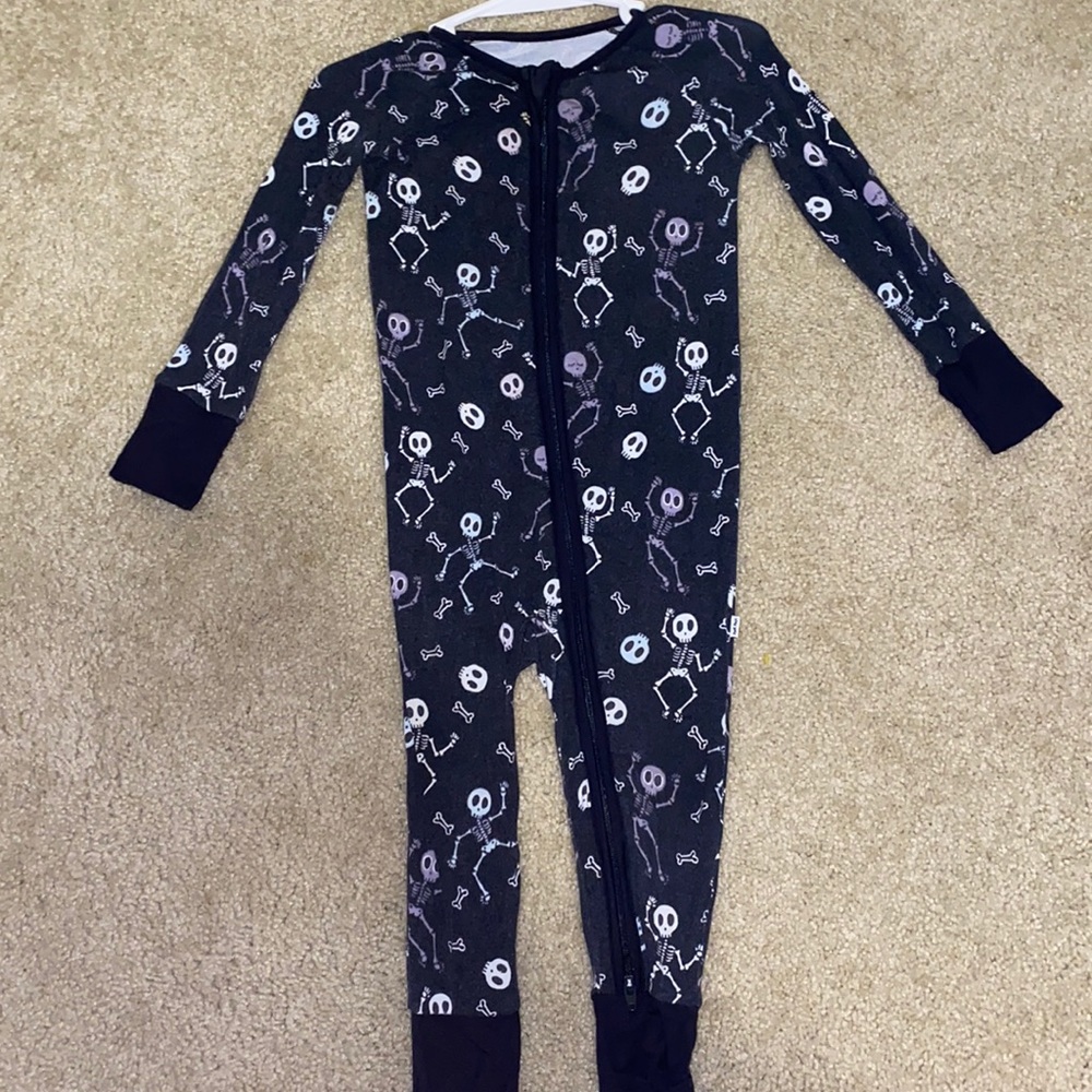 Little sleepies skeleton dance zippy.